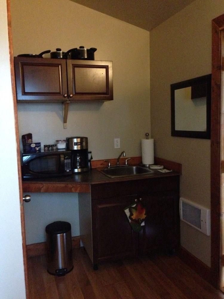 A-1 Alberni Inn Port Alberni Bagian luar foto