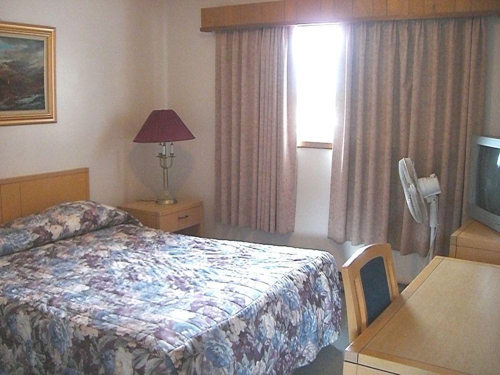 A-1 Alberni Inn Port Alberni Bagian luar foto