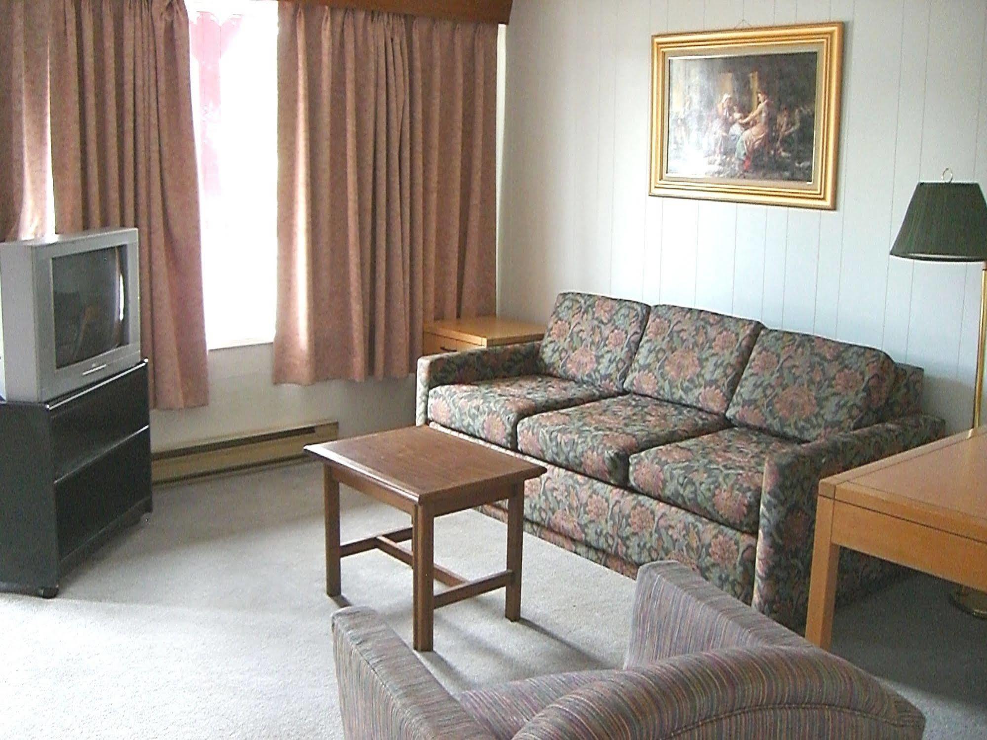 A-1 Alberni Inn Port Alberni Bagian luar foto