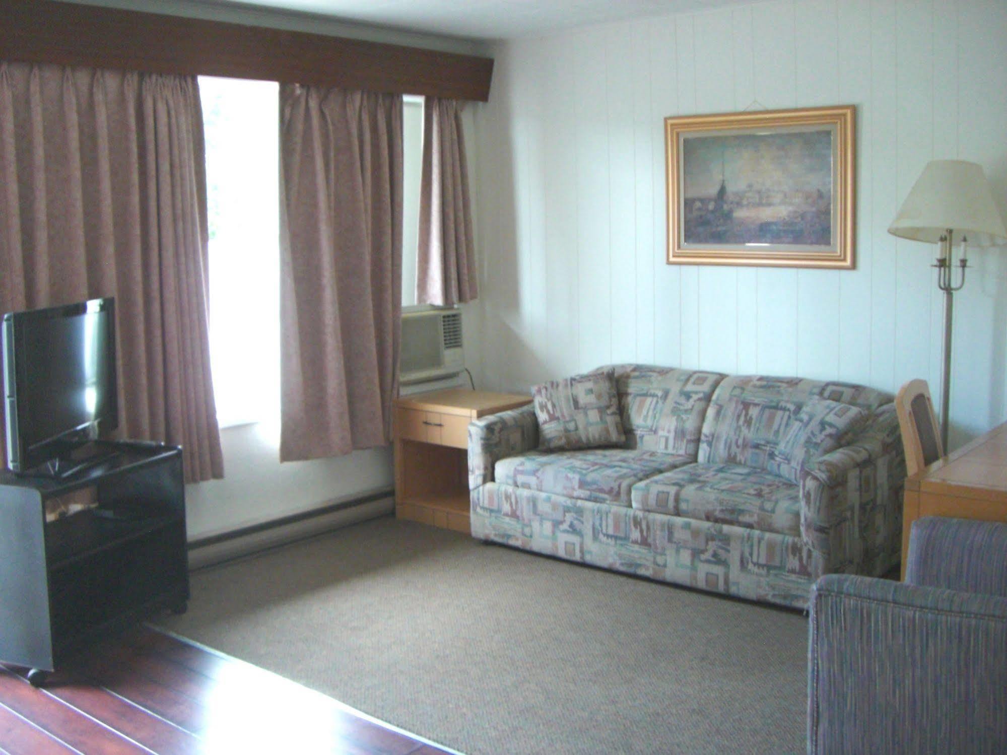 A-1 Alberni Inn Port Alberni Bagian luar foto