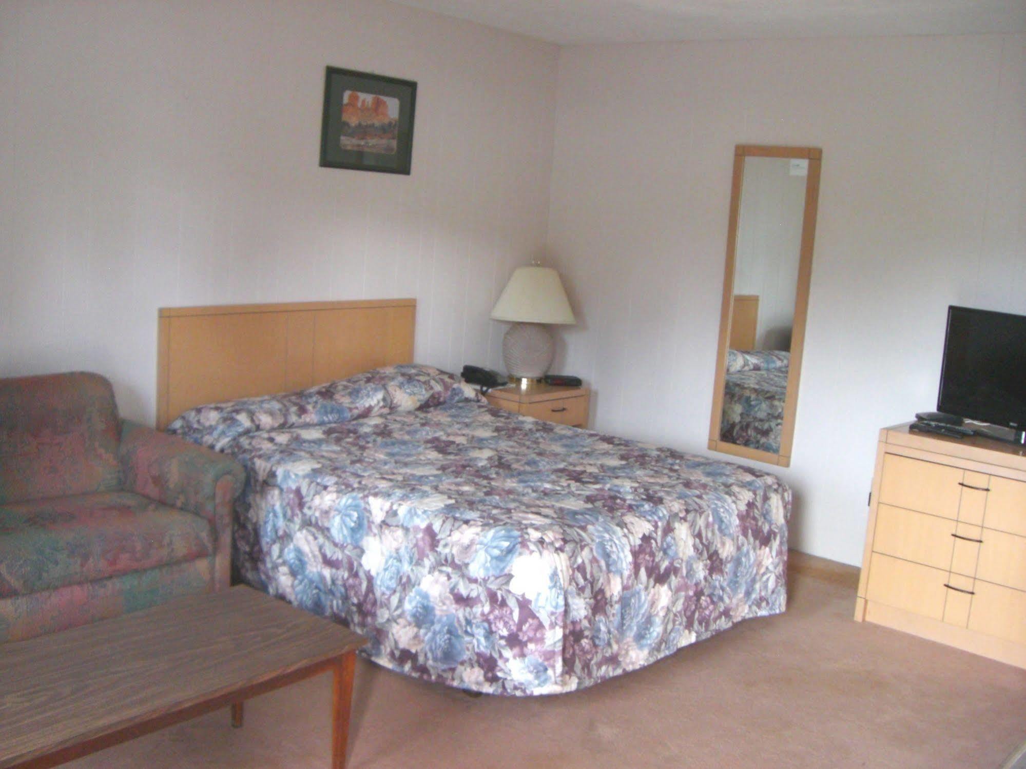 A-1 Alberni Inn Port Alberni Bagian luar foto