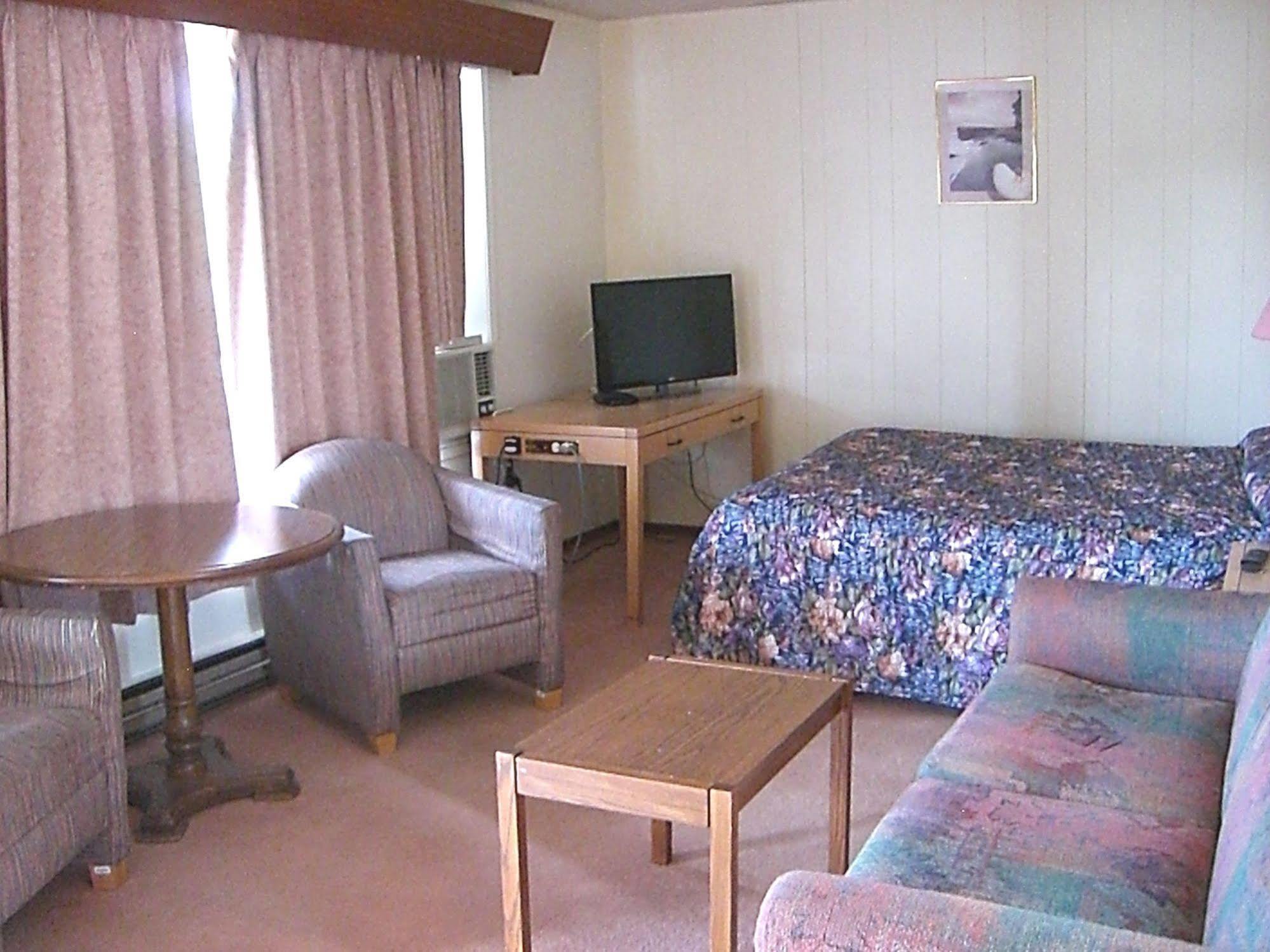 A-1 Alberni Inn Port Alberni Bagian luar foto