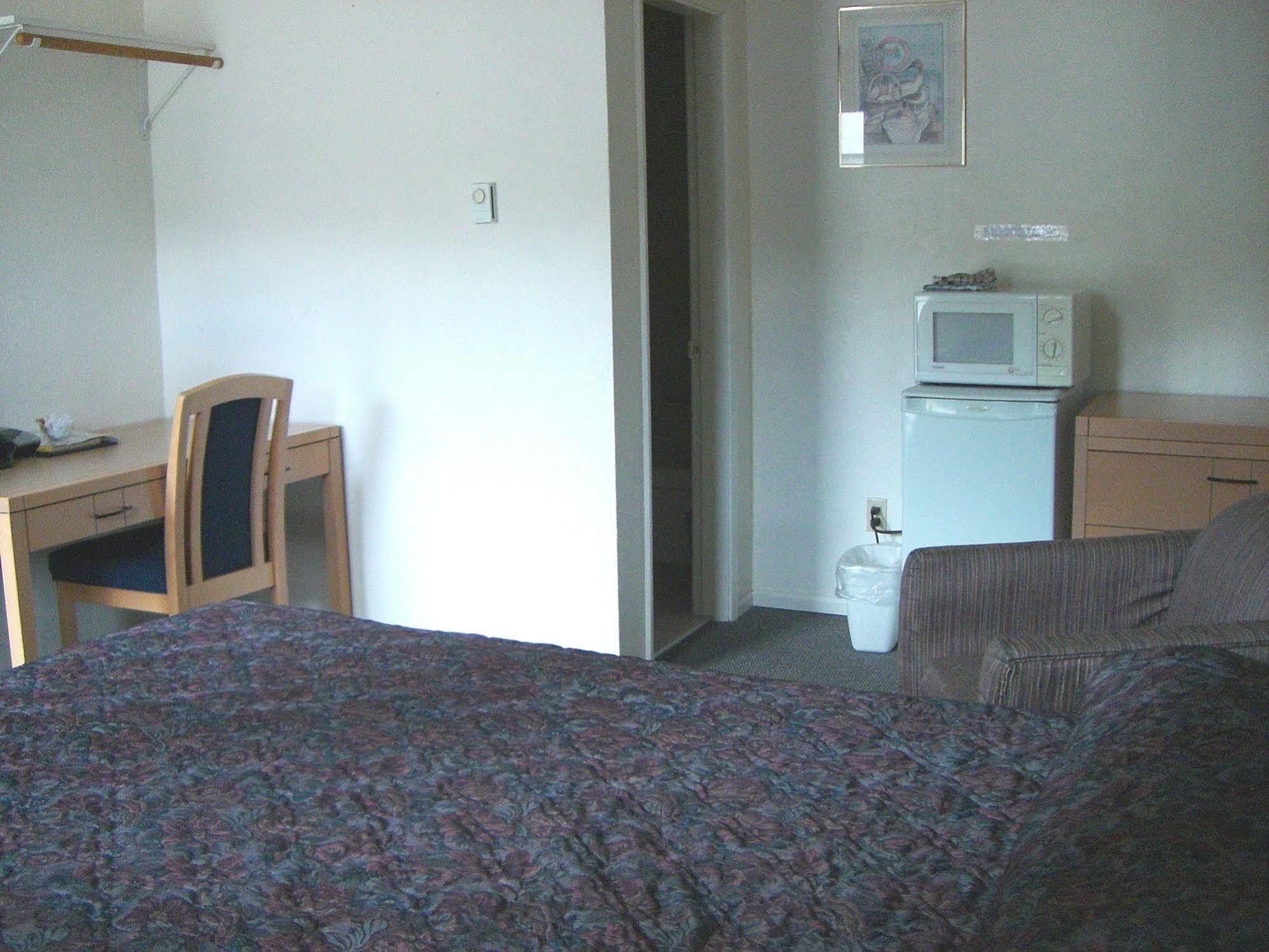 A-1 Alberni Inn Port Alberni Bagian luar foto