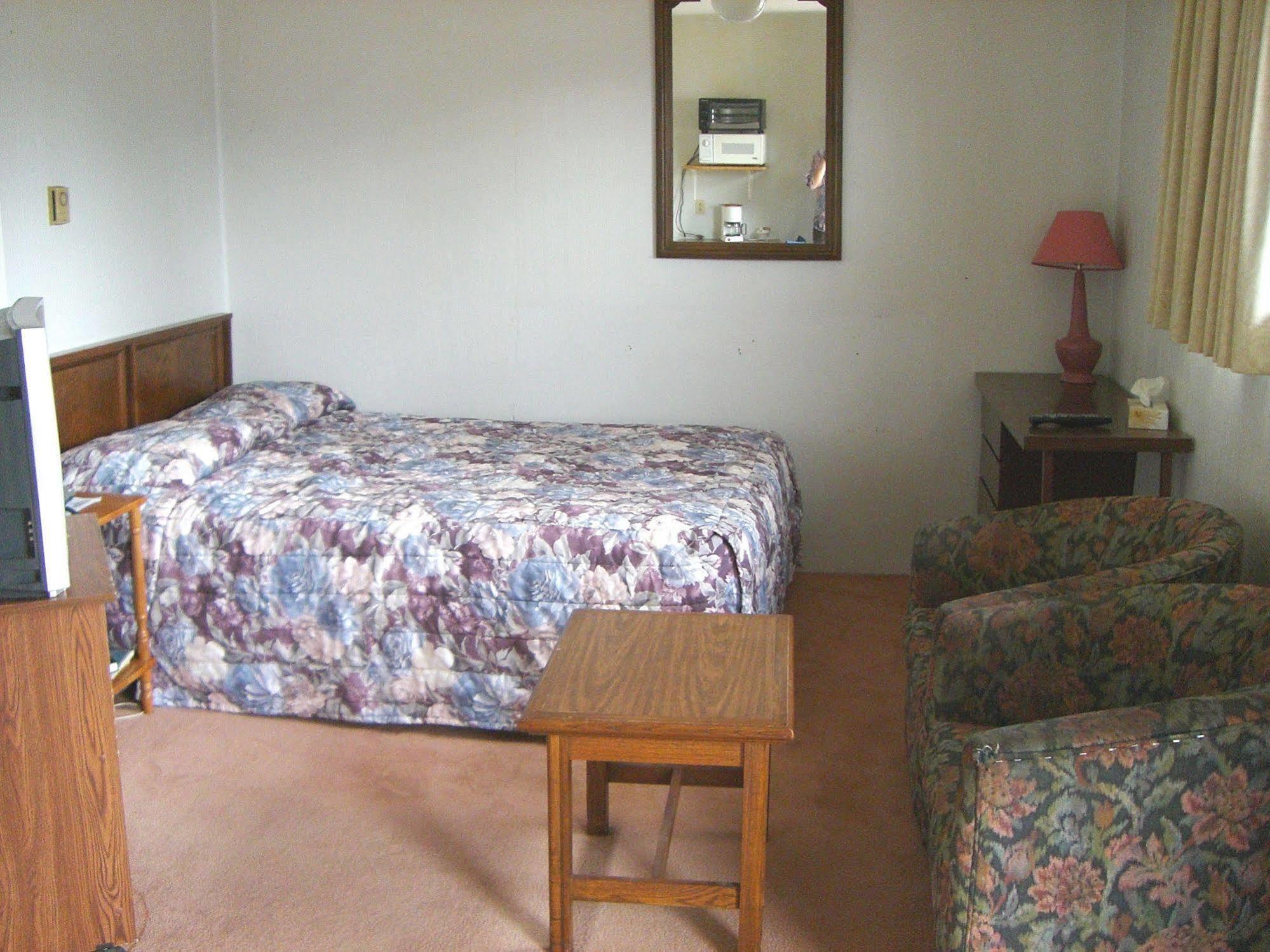 A-1 Alberni Inn Port Alberni Bagian luar foto