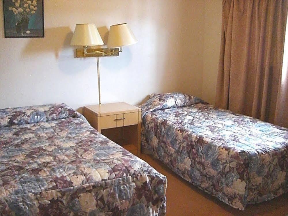 A-1 Alberni Inn Port Alberni Bagian luar foto