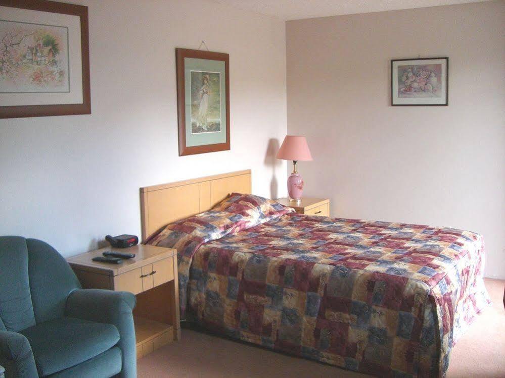 A-1 Alberni Inn Port Alberni Bagian luar foto